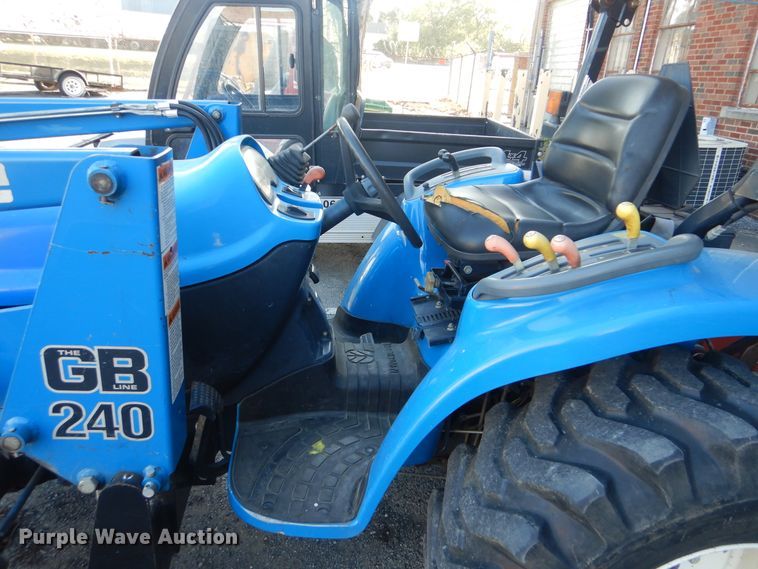 image for item AE9671 New Holland TC33D  MFWD tractor