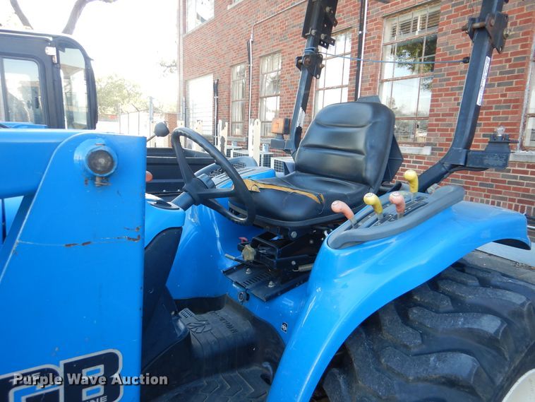 image for item AE9671 New Holland TC33D  MFWD tractor