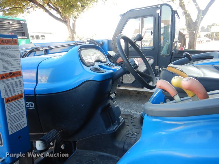 image for item AE9671 New Holland TC33D  MFWD tractor
