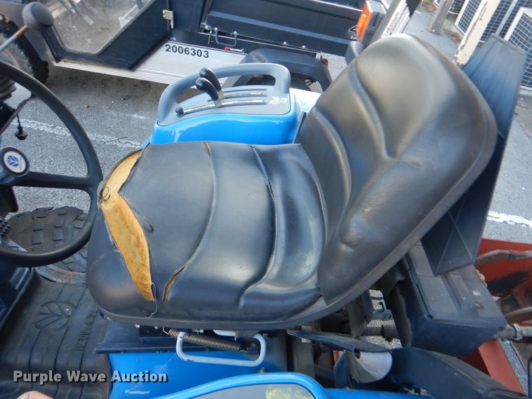 image for item AE9671 New Holland TC33D  MFWD tractor