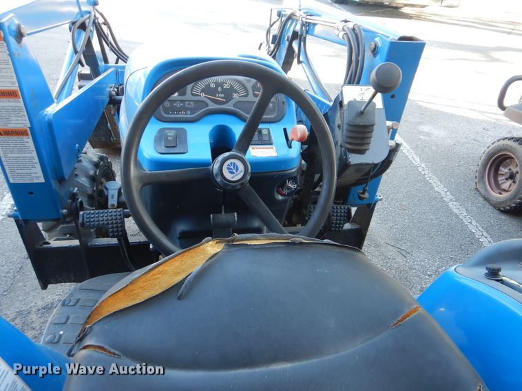 image for item AE9671 New Holland TC33D  MFWD tractor