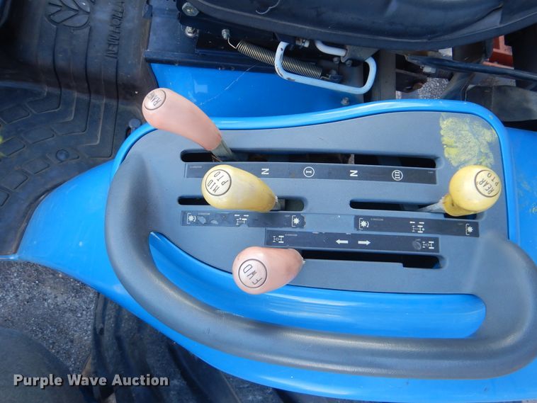 image for item AE9671 New Holland TC33D  MFWD tractor