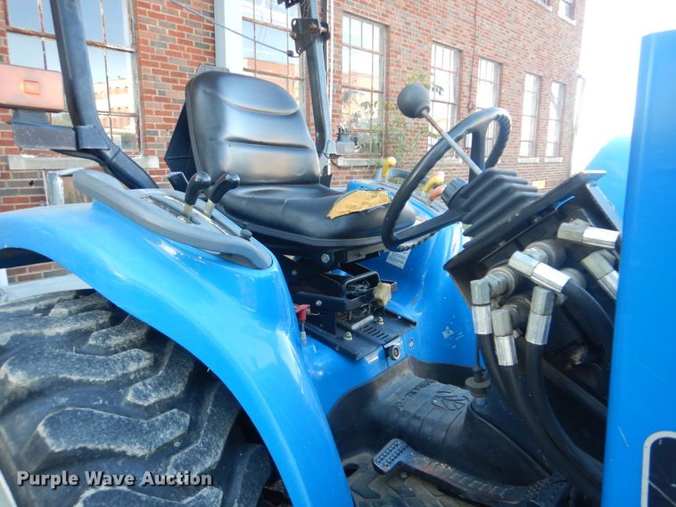 image for item AE9671 New Holland TC33D  MFWD tractor