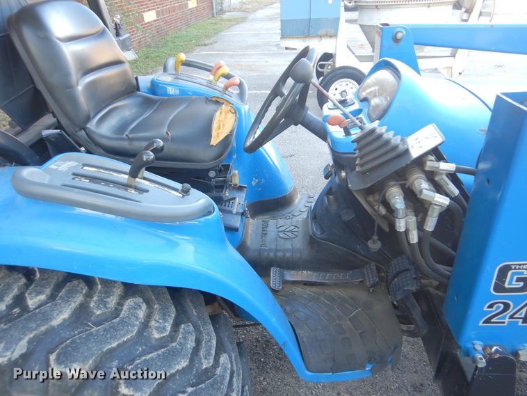 image for item AE9671 New Holland TC33D  MFWD tractor