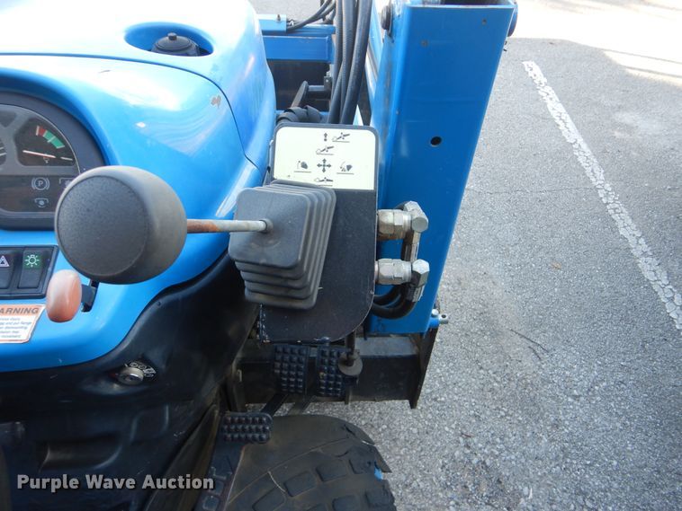 image for item AE9671 New Holland TC33D  MFWD tractor