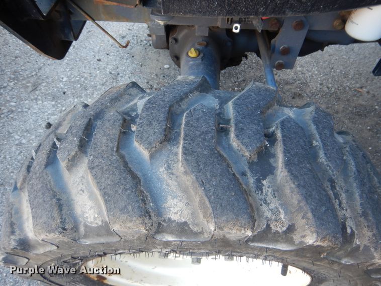 image for item AE9671 New Holland TC33D  MFWD tractor