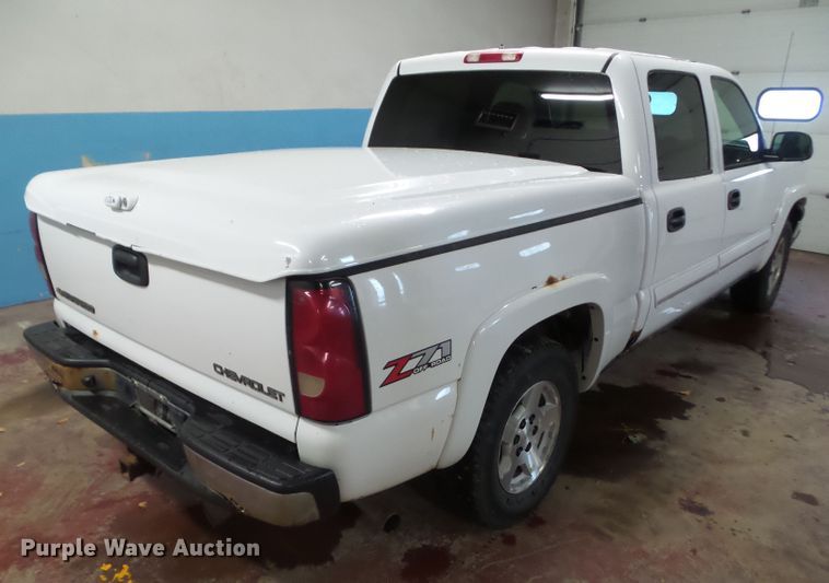 image for item DF0913 2005 Chevrolet Silverado 1500  Crew Cab pickup truck