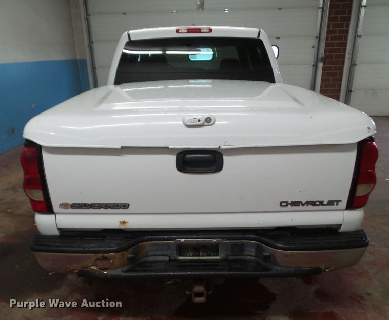 image for item DF0913 2005 Chevrolet Silverado 1500  Crew Cab pickup truck