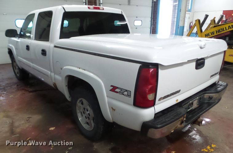 image for item DF0913 2005 Chevrolet Silverado 1500  Crew Cab pickup truck