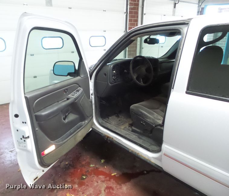 image for item DF0913 2005 Chevrolet Silverado 1500  Crew Cab pickup truck