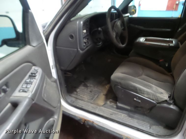 image for item DF0913 2005 Chevrolet Silverado 1500  Crew Cab pickup truck