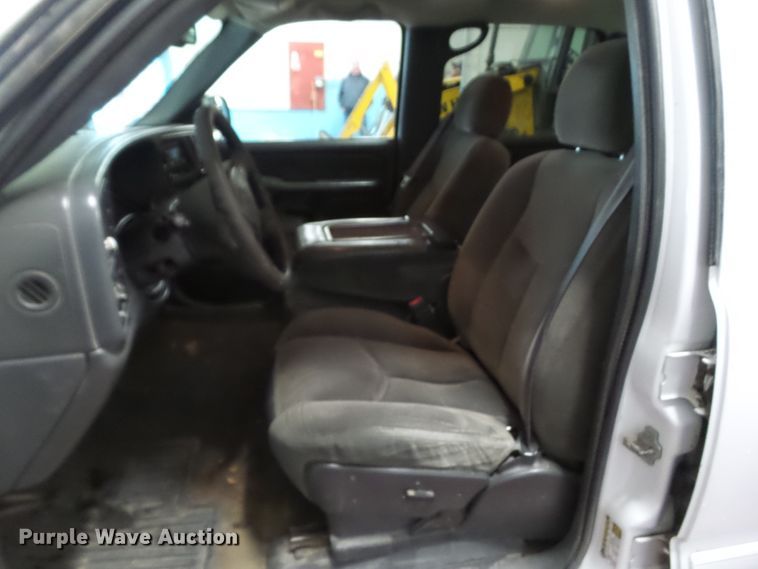 image for item DF0913 2005 Chevrolet Silverado 1500  Crew Cab pickup truck