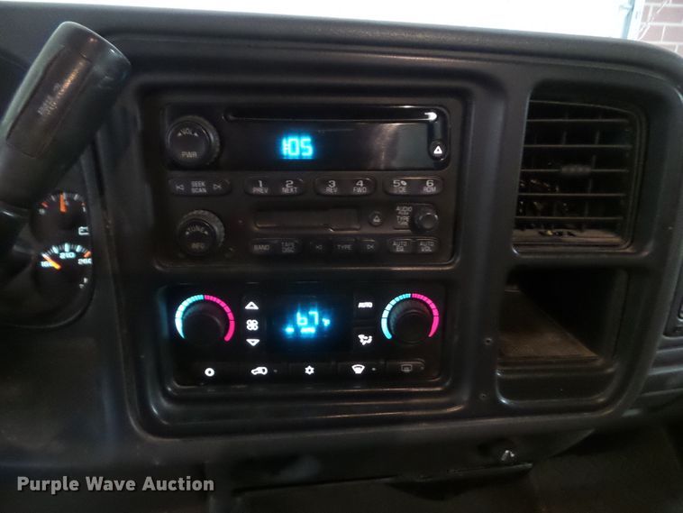 image for item DF0913 2005 Chevrolet Silverado 1500  Crew Cab pickup truck