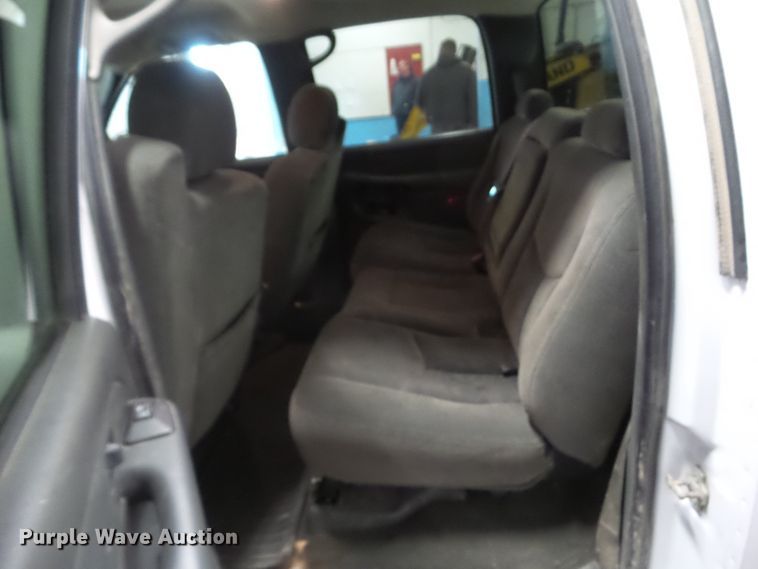 image for item DF0913 2005 Chevrolet Silverado 1500  Crew Cab pickup truck