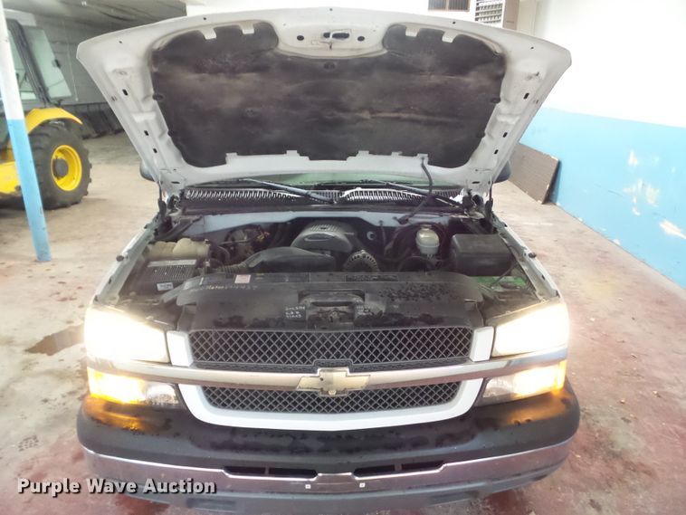 image for item DF0913 2005 Chevrolet Silverado 1500  Crew Cab pickup truck