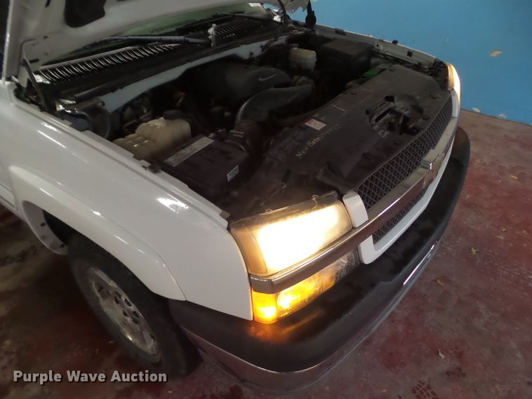 image for item DF0913 2005 Chevrolet Silverado 1500  Crew Cab pickup truck