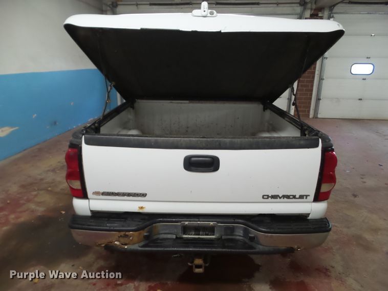 image for item DF0913 2005 Chevrolet Silverado 1500  Crew Cab pickup truck