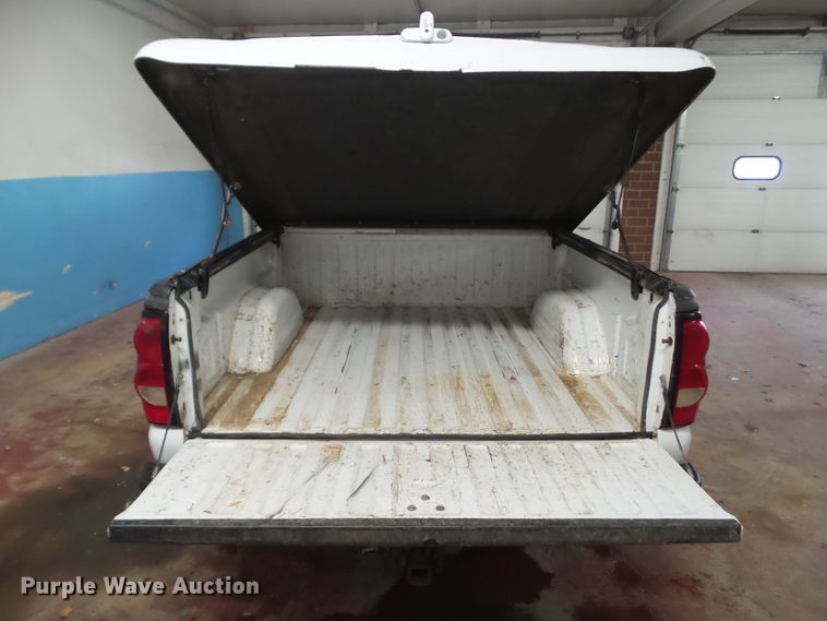 image for item DF0913 2005 Chevrolet Silverado 1500  Crew Cab pickup truck