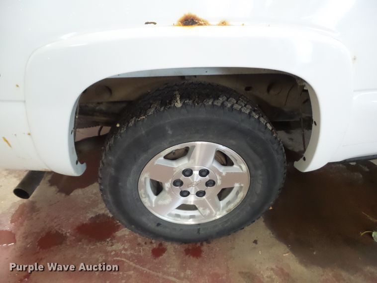 image for item DF0913 2005 Chevrolet Silverado 1500  Crew Cab pickup truck