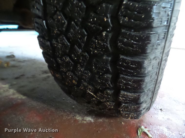 image for item DF0913 2005 Chevrolet Silverado 1500  Crew Cab pickup truck