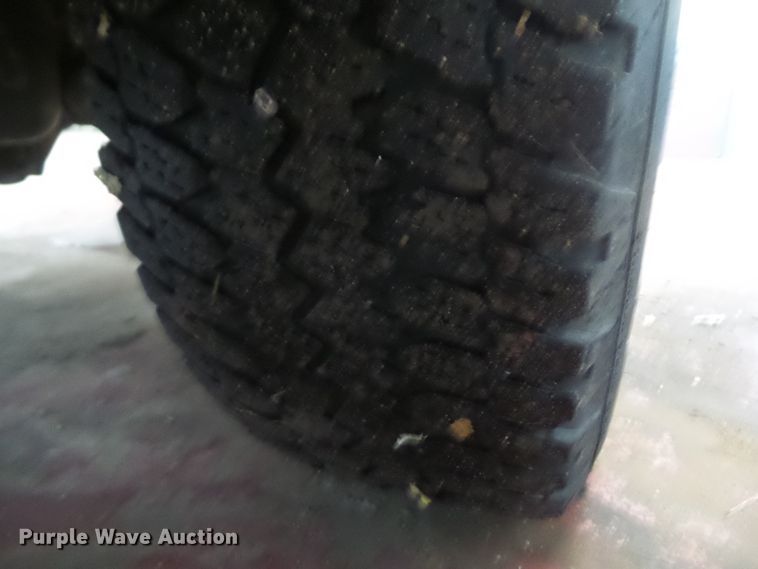 image for item DF0913 2005 Chevrolet Silverado 1500  Crew Cab pickup truck