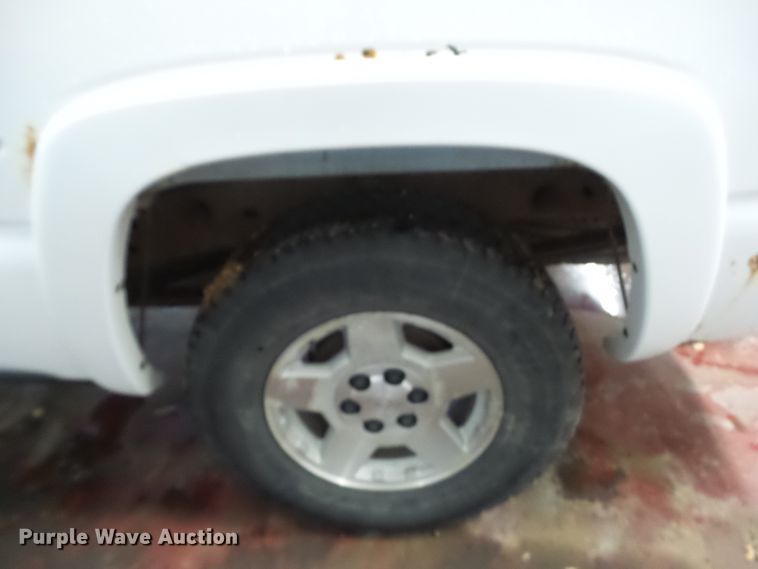 image for item DF0913 2005 Chevrolet Silverado 1500  Crew Cab pickup truck