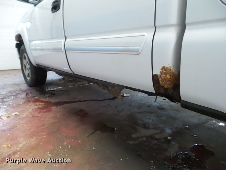 image for item DF0913 2005 Chevrolet Silverado 1500  Crew Cab pickup truck