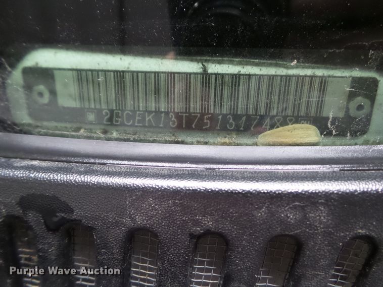 image for item DF0913 2005 Chevrolet Silverado 1500  Crew Cab pickup truck