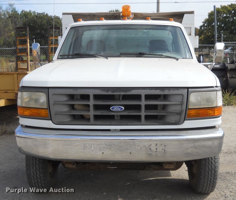 image for item DF4568 1994 Ford F450 Super Duty  dump truck