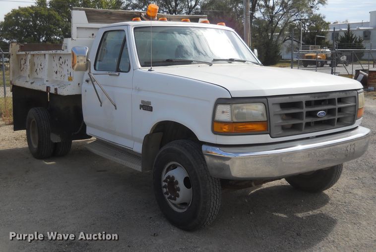 image for item DF4568 1994 Ford F450 Super Duty  dump truck