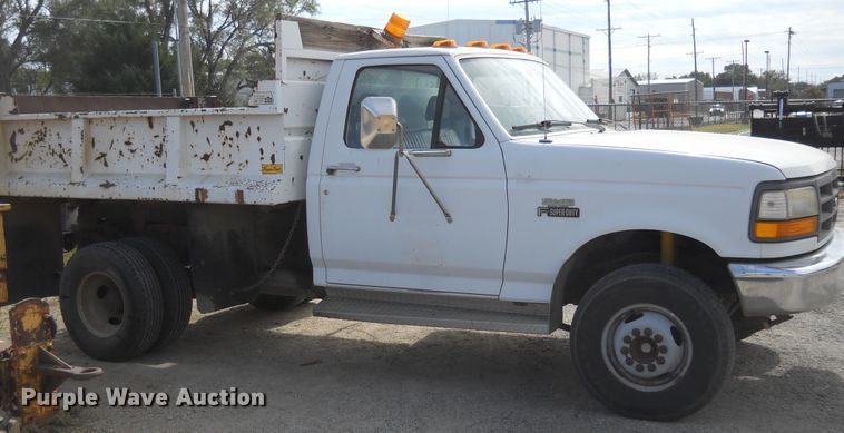 image for item DF4568 1994 Ford F450 Super Duty  dump truck