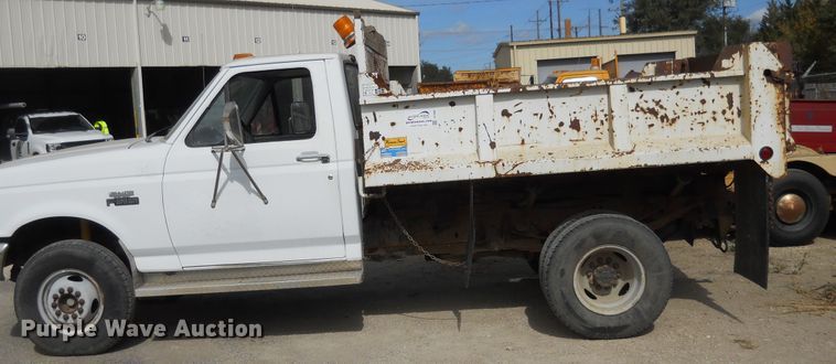 image for item DF4568 1994 Ford F450 Super Duty  dump truck