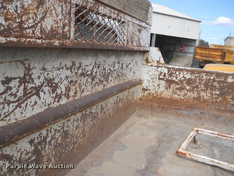 image for item DF4568 1994 Ford F450 Super Duty  dump truck