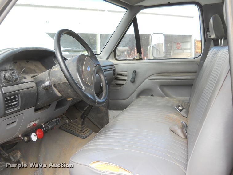 image for item DF4568 1994 Ford F450 Super Duty  dump truck