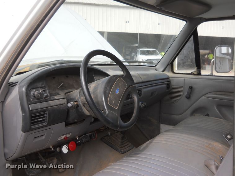 image for item DF4568 1994 Ford F450 Super Duty  dump truck