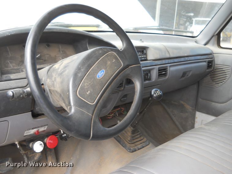 image for item DF4568 1994 Ford F450 Super Duty  dump truck