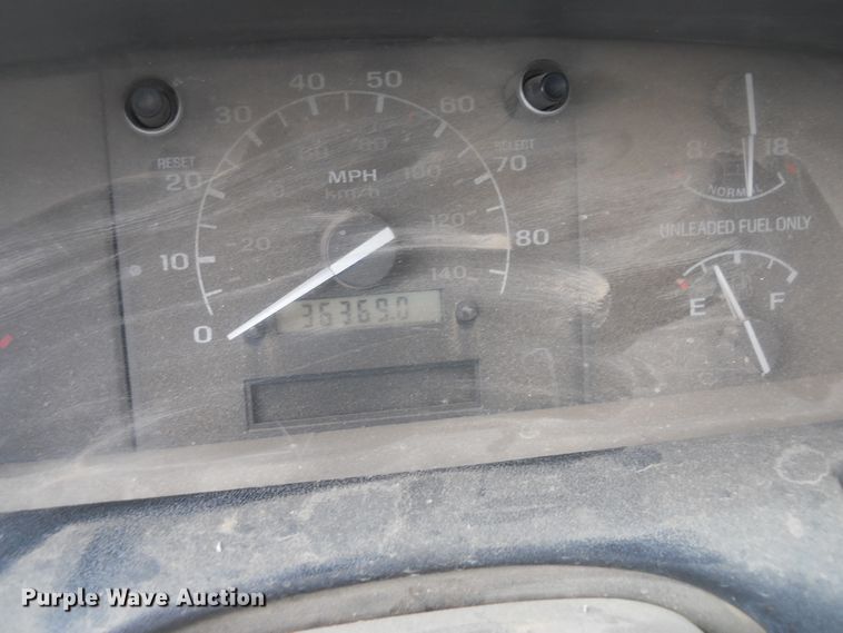 image for item DF4568 1994 Ford F450 Super Duty  dump truck