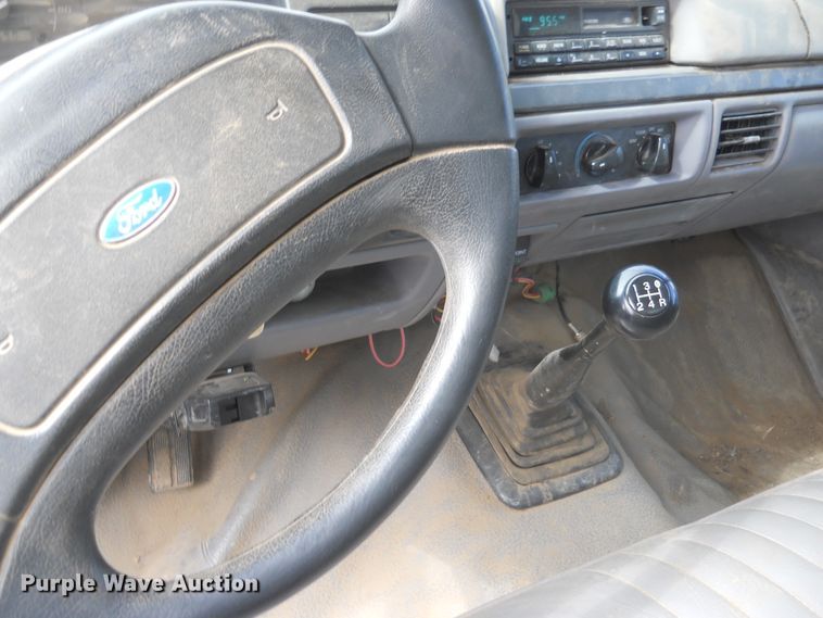 image for item DF4568 1994 Ford F450 Super Duty  dump truck