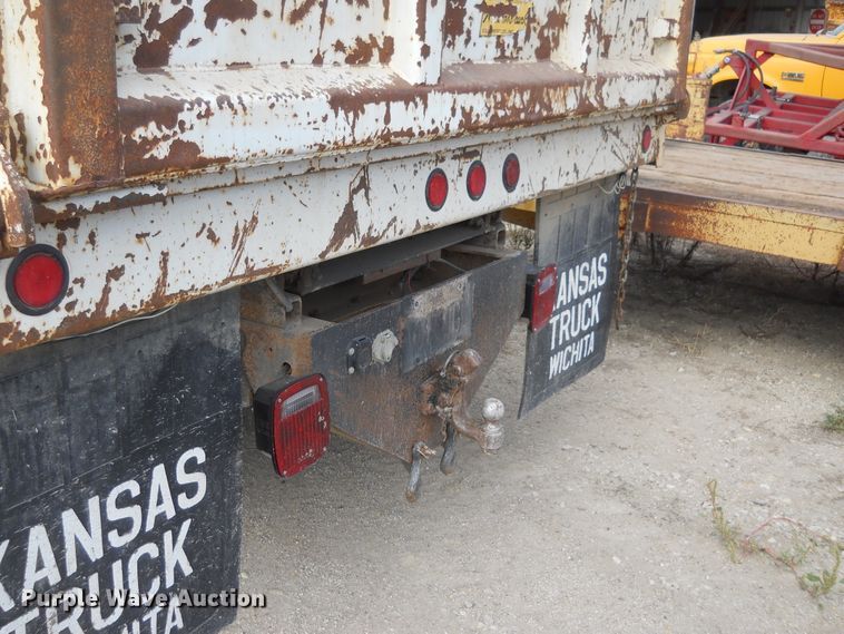 image for item DF4568 1994 Ford F450 Super Duty  dump truck