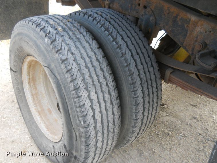 image for item DF4568 1994 Ford F450 Super Duty  dump truck