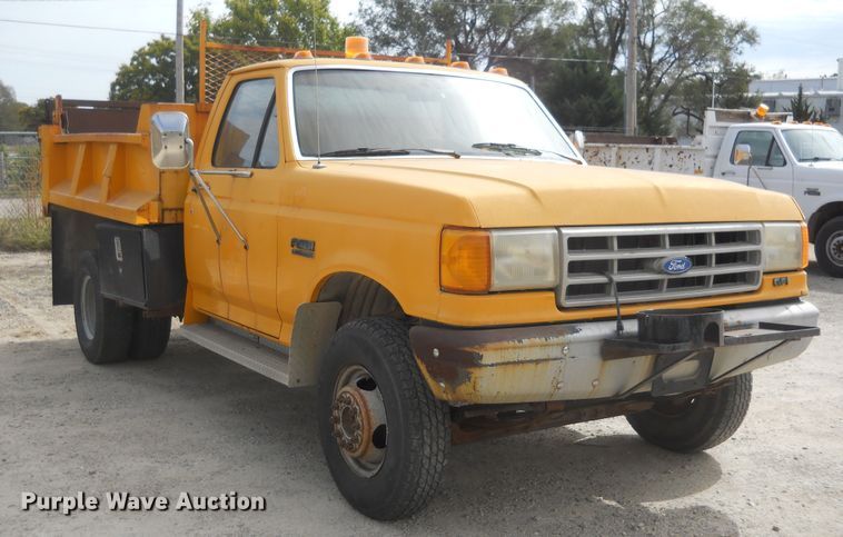 image for item DF4569 1991 Ford F450 Super Duty  dump truck