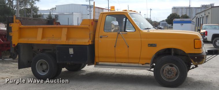 image for item DF4569 1991 Ford F450 Super Duty  dump truck