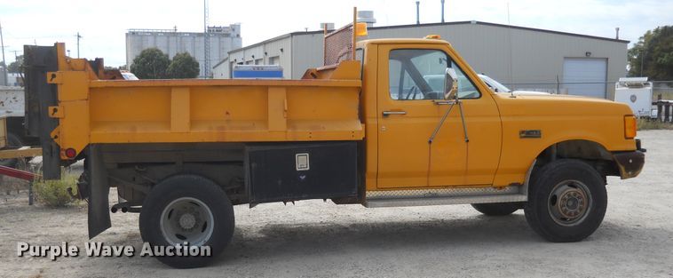image for item DF4569 1991 Ford F450 Super Duty  dump truck