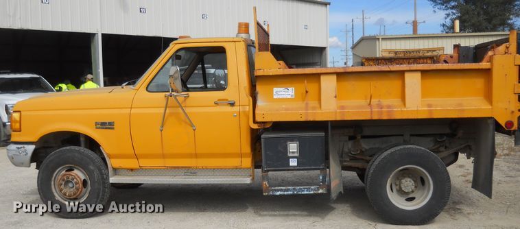 image for item DF4569 1991 Ford F450 Super Duty  dump truck