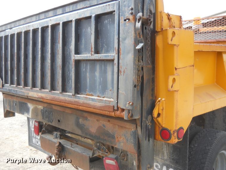 image for item DF4569 1991 Ford F450 Super Duty  dump truck