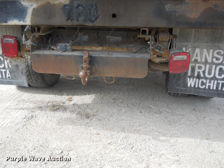 image for item DF4569 1991 Ford F450 Super Duty  dump truck