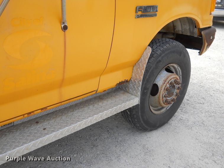 image for item DF4569 1991 Ford F450 Super Duty  dump truck