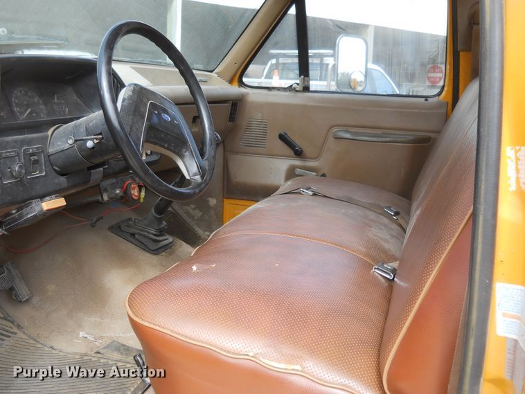 image for item DF4569 1991 Ford F450 Super Duty  dump truck