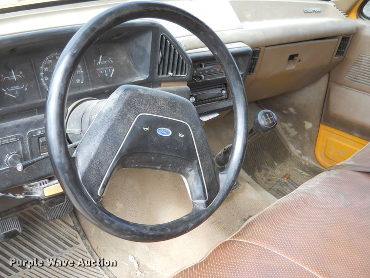 image for item DF4569 1991 Ford F450 Super Duty  dump truck