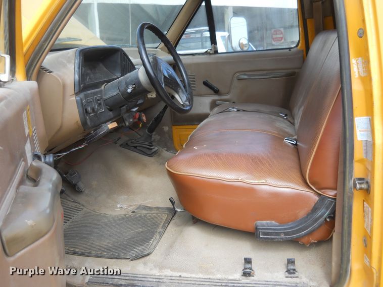 image for item DF4569 1991 Ford F450 Super Duty  dump truck